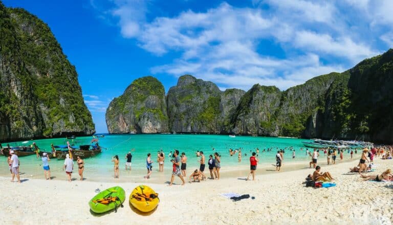 image of a beach in Thailand where there are a lot of tourists and boats on a beautiful beach